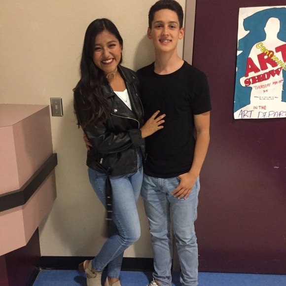 Meet your Posher, Zuri - Picture 3 of 7